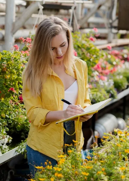 los 7 mejores libros de huerto para iniciarse en la huerta o huerto urbano, una selección esencial